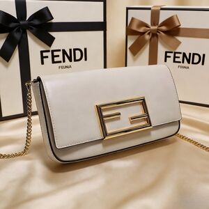 <AUTHENTIC>Fendi Baguette Chain Midi Bag in White Leather